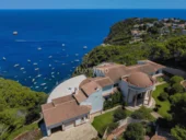 Luxurious mansion on the first sea line in Javea